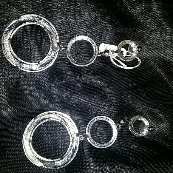 Earrings - Picture 3 of 3